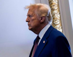 Trump annuncia: negoziati in corso con l’Iran per risolvere le tensioni.