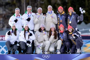 Italia d’argento nella staffetta mista di biathlon: impresa da sogno per Giacomel, Hofer, Wierer e Vittozzi.