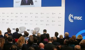 La politica estera italiana: relazioni tra Trump e Merz a confronto.