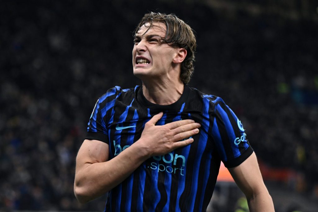 Inter-Juventus 3-2: vittoria al 90′, tra spettacolo e accese polemiche.