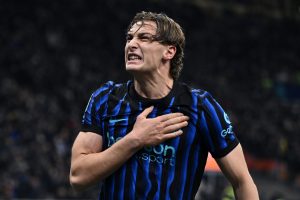 Inter-Juventus 3-2: vittoria al 90′, tra spettacolo e accese polemiche.