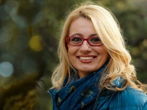 Studenti ansiosi: psicologi online criticati, il Pd chiede sportelli fisici nelle scuole.