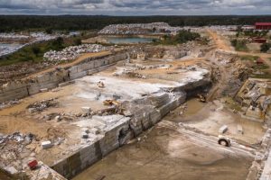 Mines e dighe minacciano rifugio fauna selvatica in un santuario cambogiano.