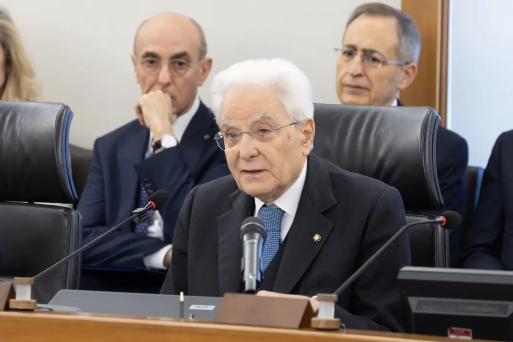 Mattarella al Csm: rispetto dalle istituzioni, anche se non privo di difetti.