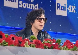 Ermal Meta a Sanremo: il silenzio, tema centrale per un messaggio concreto – Video