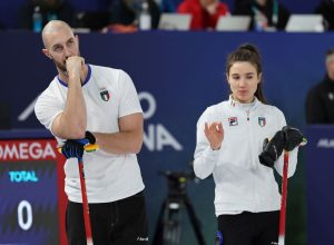 Curling tra dolce e amaro: hockey storico pronto a brillare ai Giochi Olimpici.