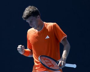 Nardi trionfa su Basilashvili e affronta Cobolli negli ottavi di finale a Montpellier.