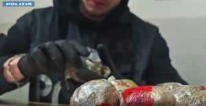 Controlli antidroga a Roma Nord-Est: 7 arresti nella notte. Polizia intensifica operazioni.