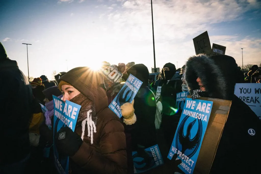Minneapolis: migliaia protestano contro l’Ice, sorpresa Bruce Springsteen sul palco.