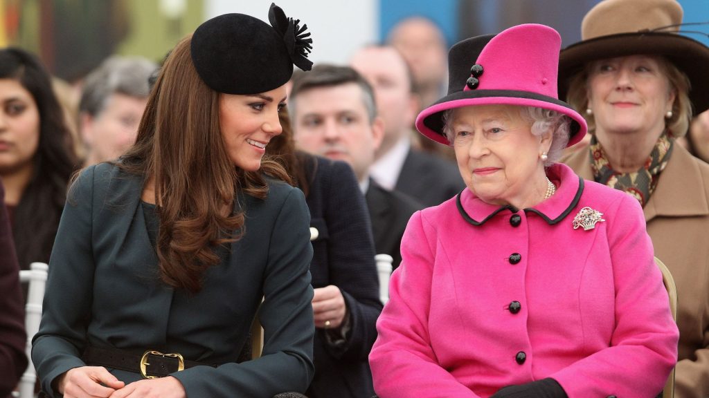 Il prezioso consiglio di Elisabetta II a Kate Middleton durante il primo incontro a Buckingham Palace