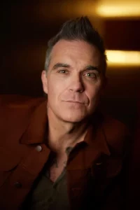 Robbie Williams compie 52 anni: L’Evoluzione di un’Icona Pop