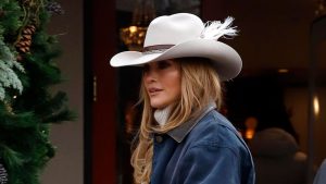 Barrel Leg Jeans: Jennifer Lopez Come Esempio Perfetto di Tendenza Denim del 2023