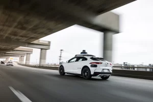 Waymo sta raccogliendo 16 miliardi di dollari in un nuovo round di finanziamento.