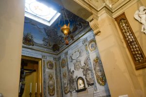 San Lorenzo in Lucina: il restauro dell’angelo attende il via dalla soprintendenza.