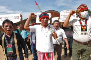 Cresce l’industria petrolifera e gasifera del Peru nell’Amazzonia: nuovi dati rivelatori.