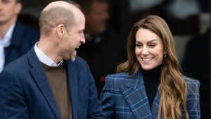 Kate Middleton smentisce una voce su William anni prima di “The Crown”: un legame significativo.