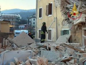 Esplosione devastante nel Veronese: un morto e tre feriti nel crollo di una palazzina.