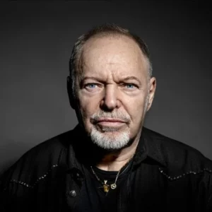 Vasco Rossi compie 74 anni: Il Compleanno del “Komandante” tra Mito e Musica