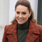 Scopri come Kate Middleton abbina i colori vivaci durante la sua visita in Galles!