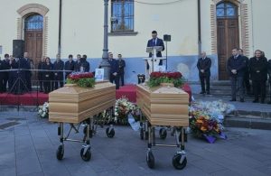 Funerali emozionanti per i cacciatori morti nel Messinese: una folla in lacrime.