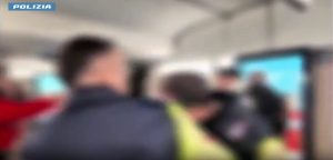 Aggressione a youtuber e guardie alla metro Ottaviano di Roma: 4 arresti in video.