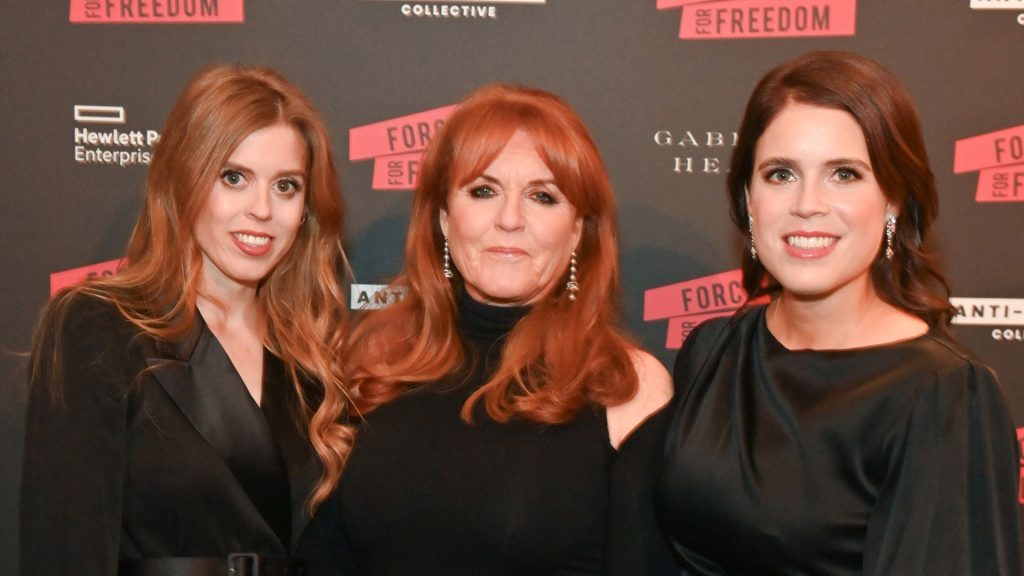 Il difficile dilemma delle principesse Beatrice ed Eugenie: tagliare i legami familiari.