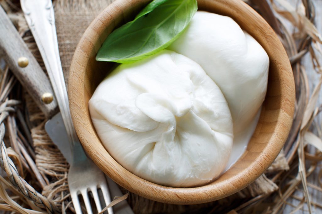 Burrata, stracciatella e tonno: attenzione ai rischi microbici e all’istamina nelle ricette