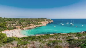 Le 11 spiagge migliori di Mallorca per una giornata di relax e sole.