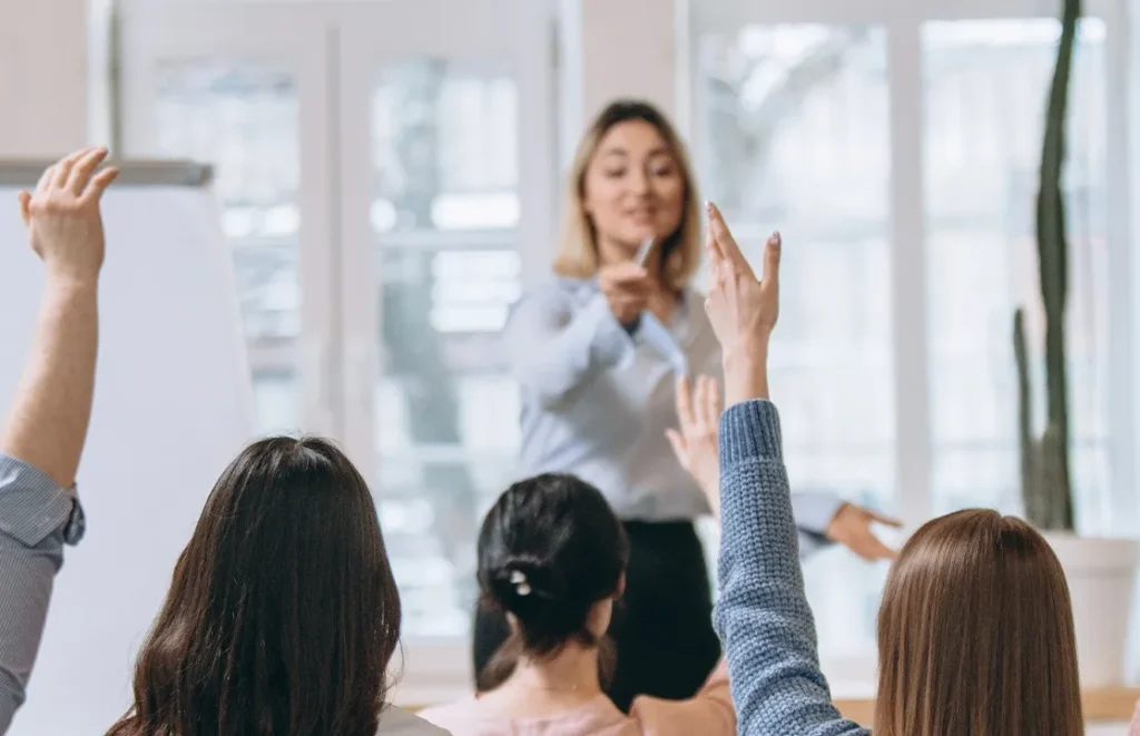 Stipendi fissi e mancanza di crescita: la ricetta per demotivare i docenti.