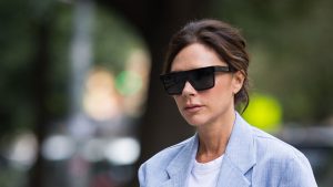 Victoria Beckham in mom jeans: un’icona di stile senza tempo per il denim.