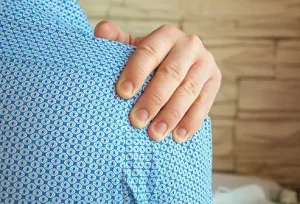 Guarire la spalla congelata: 4 trattamenti rapidi ed efficaci per il recupero