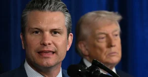 Il Segretario della Difesa Hegseth etichetta Anthropic come rischio per la catena di approvvigionamento.