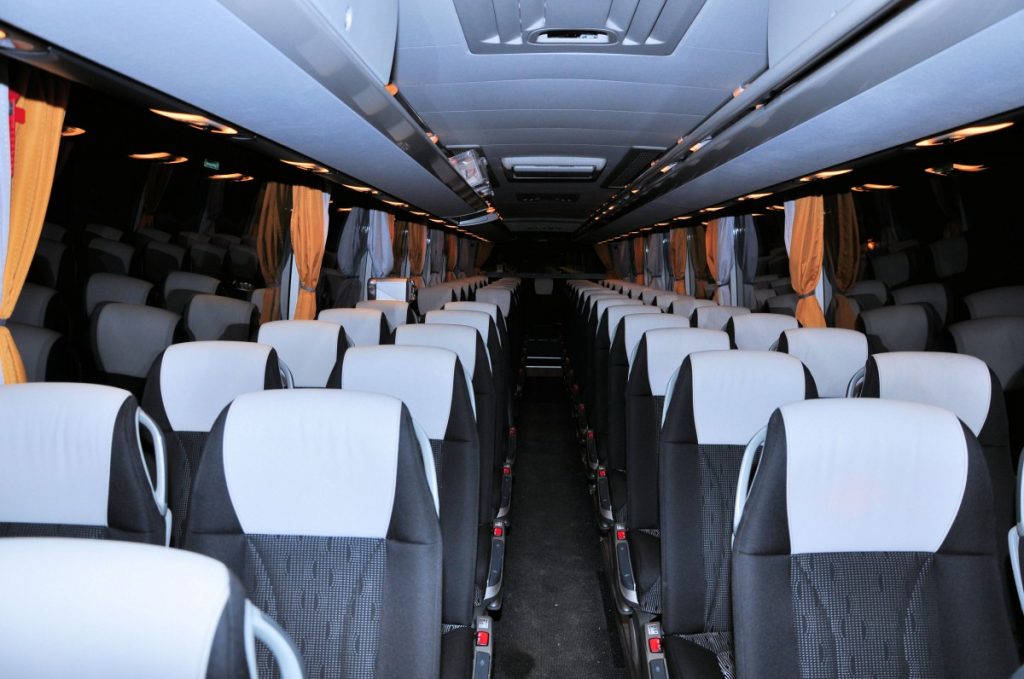 Docente non vedente supera esclusione da gita: diventa coordinatore didattico grazie a genitori solidali