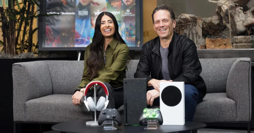Rivoluzione Xbox: Phil Spencer e Sarah Bond lasciano Microsoft, cambiamenti significativi in vista.