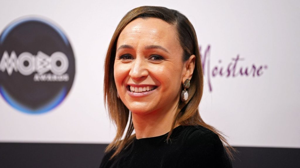 Jessica Ennis-Hill aggiorna il suo look di jeans e maglione per la primavera con knitwear trendy.