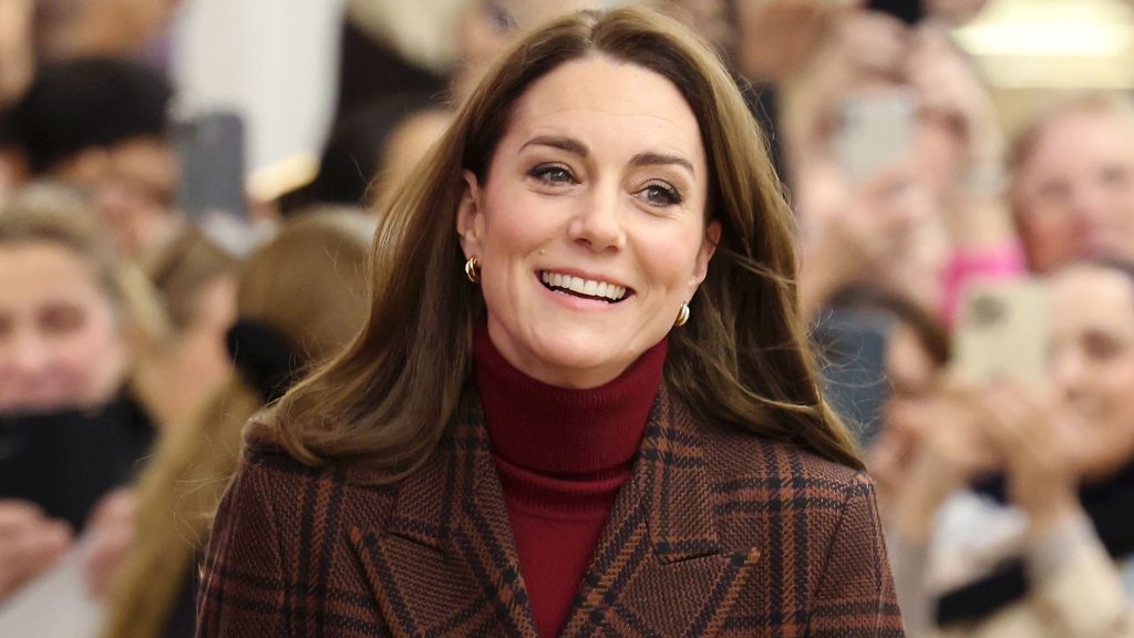 Kate Middleton condivide momenti di paura e affaticamento nel percorso oncologico e lancia un appello di speranza.
