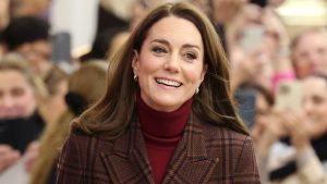 Kate Middleton condivide momenti di paura e affaticamento nel percorso oncologico e lancia un appello di speranza.