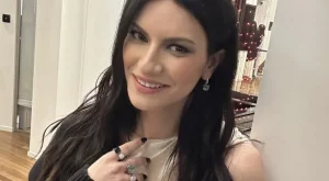 Titolo:  
Andrei all’Eurovision: la risposta alle polemiche che fa discutere
Testo ottimizzato:  
Andrei conferma la sua partecipazione all’Eurovision. Polemiche? Risponde chiaro e diretto: “Fidatevi!”