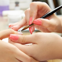 Nail art: 6 design popolari per soddisfare i clienti e anticipare le tendenze.