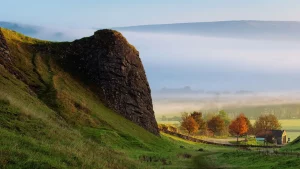 I migliori sentieri da percorrere nel Peak District: natura e avventure da esplorare.