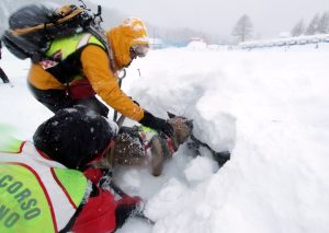 Tragedia sulle montagne friuliane: scialpinista trovato senza vita a Casera Razzo.