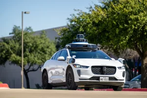 Waymo lancia robotaxi autonomi a Nashville: il futuro della mobilità è qui.