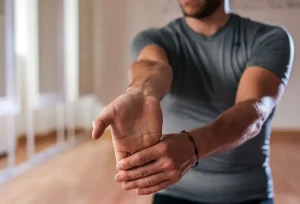 Trattamenti efficaci per il gomito del golfista: come alleviare dolore e infiammazione rapidamente