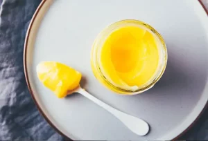 Burro vs Ghee: differenze chiave in composizione, sapore e utilizzi culinari spiegate chiaramente