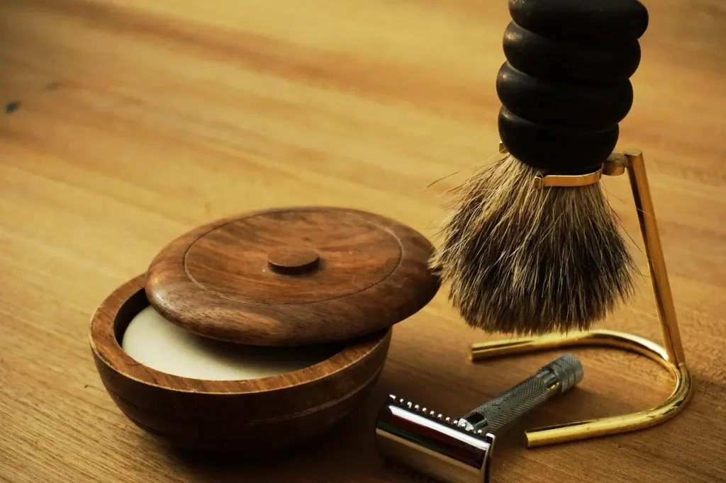 Scopri perché il rasoio manuale è la scelta ideale per una rasatura impeccabile.