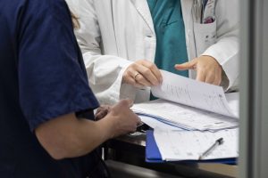 Sanità in crisi: Uap avverte su tariffe sottocosto e disuguaglianze nella qualità delle cure.