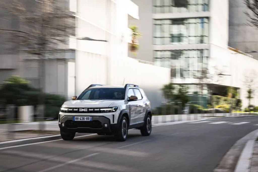 Dacia Duster: icona europea con design robusto e sostenibile per il tuo prossimo avventura.