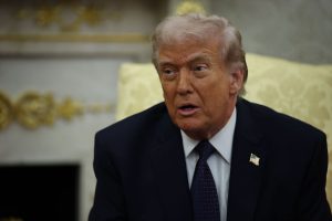 Trump intensifica campagna militare contro Iran, invita altri Paesi a unirsi all’azione.