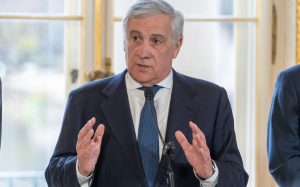 Tajani: nessuna conferma di attacco Emirati-Iran, rientrati 25.000 italiani, situazione in miglioramento.