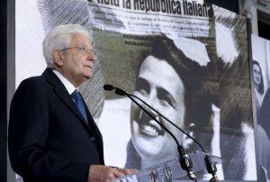 Mattarella: “Le donne italiane, protagoniste in sport, cultura e istituzioni, hanno arricchito la Repubblica.”